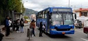 Los usuarios del transporte est&aacute;n en desacuerdo con el alza del pasaje porque no se encuentra en buenas condiciones para dar el servicio. 
