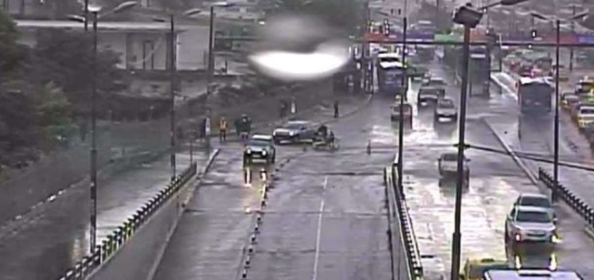 Cierre de paso deprimido debido a tormenta en Quito