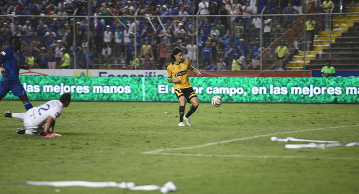 El delantero argentino Ismael Blanco destac&oacute; en el Cl&aacute;sico. Foto: Eduardo Escobar / El Tel&eacute;grafo.