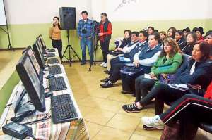 Los involucrados en este plan tecnol&oacute;gico, que pretende manejar informaci&oacute;n sobre los infantes, deber&aacute;n aprender a llenar datos diarios. Foto: Elizabeth Maggi.