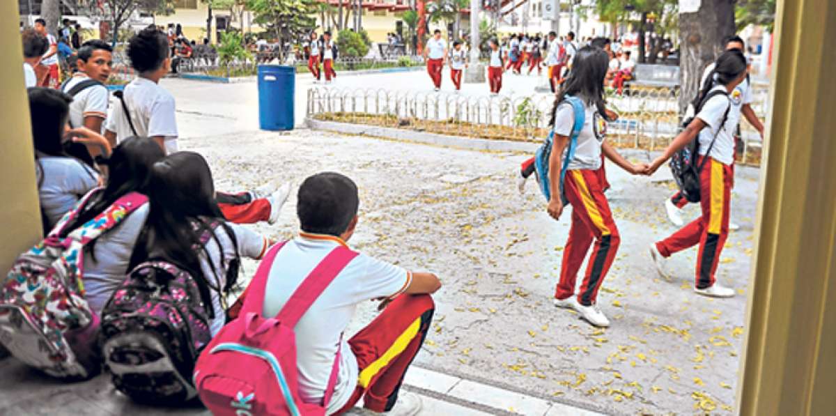 Los profesores son un pilar importante en la formaci&oacute;n del comportamiento de los j&oacute;venes estudiantes. Foto: Rodolfo P&aacute;rraga / El Tel&eacute;grafo