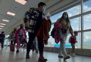 14 personas más llegaron a Ecuador tras huir de la guerra en Ucrania