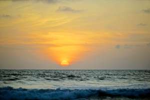 1.	Los atardeceres han conquistado a m&aacute;s de un turista, como a Nelson Esp&iacute;n quien decidi&oacute; radicarse en Canoa.