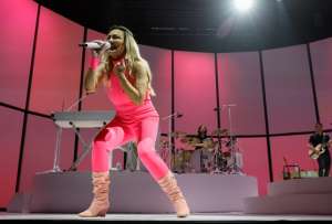 El esperado reencuentro de Amaia Montero con La Oreja de Van Gogh arranc&oacute; entre emoci&oacute;n y pol&eacute;mica. Problemas t&eacute;cnicos, cr&iacute;ticas en redes sociales y dificultades vocales marcaron el primer concierto de la gira &ldquo;Tantas cosas que contar&rdquo;