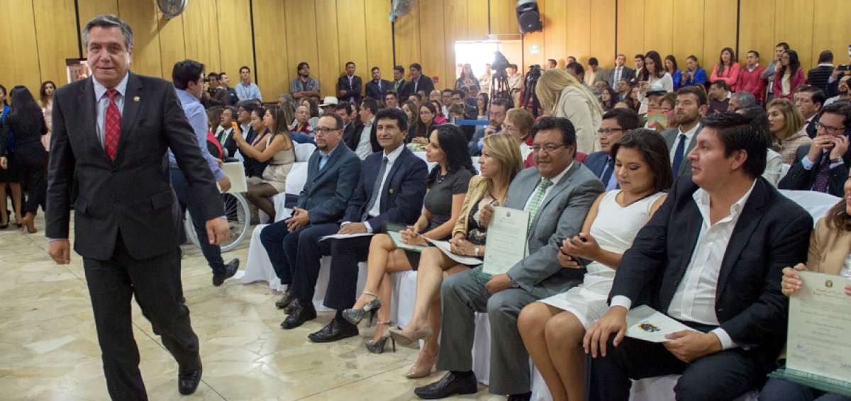 Patricio Donoso, asamble&iacute;sta reelecto por Pichincha por CREO-SUMA, recibi&oacute; ayer de parte del CNE la credencial para que legisle durante el periodo 2017-2021.