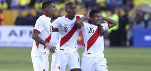 Guerrero y Flores lideran lista de Per&uacute; para &uacute;ltimos duelos con Argentina y Colombia