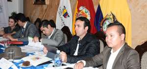 Los ministros de Finanzas y Comercio Exterior (centro) participaron en la sesi&oacute;n del gabinete sectorial econ&oacute;mico y productivo en Cuenca.