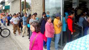 Con la agencia que se apertur&oacute; en las instalaciones de la Senplades y el nuevo sistema, la gente demora menos para tramitar su c&eacute;dula. Foto: Andr&eacute;s Carpio