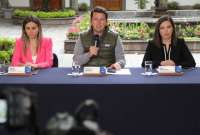 (De izq. a der) Paola Flores, secretaria de Derechos Humanos; Francisco Jiménez, ministro de Gobierno; Ana Changuín, viceministra de Gobierno. 
