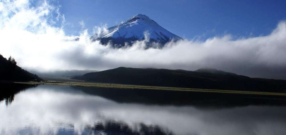 El Parque Nacional Cotopaxi, de 33.393 ha, fue el primero del territorio continental en Ecuador. 
