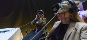 Feria de realidad virtual permite viajar al espacio