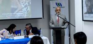 De izquierda a derecha, Eva Garc&iacute;a (ministra de Industrias), &Aacute;lex Gal&aacute;rraga (gerente de Petroamazonas) y Carlos P&eacute;rez (ministro de Hidrocarburos).