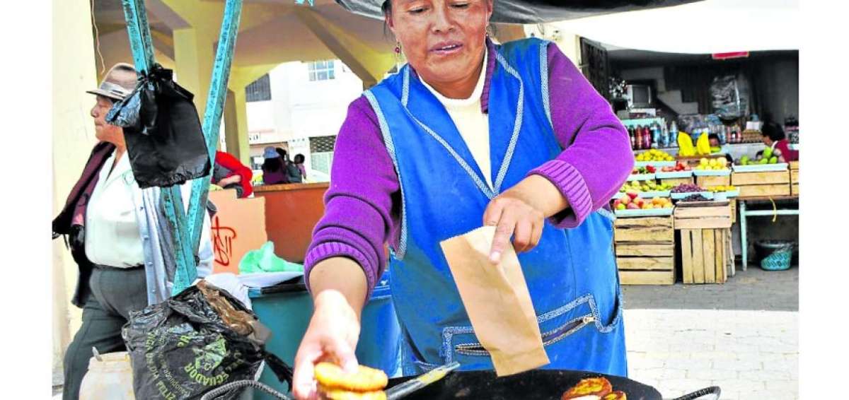 Las h&aacute;biles mujeres utilizan como secreto la le&ntilde;a, la manteca de cerdo y un h&aacute;bil amasado del ma&iacute;z para conseguir un buen sabor y suavidad. 