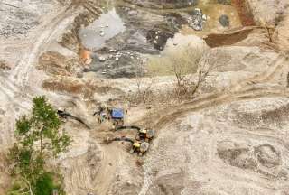 El Ejército ecuatoriano desmanteló un campamento de minería ilegal que operaba en la ribera del río Zamora.