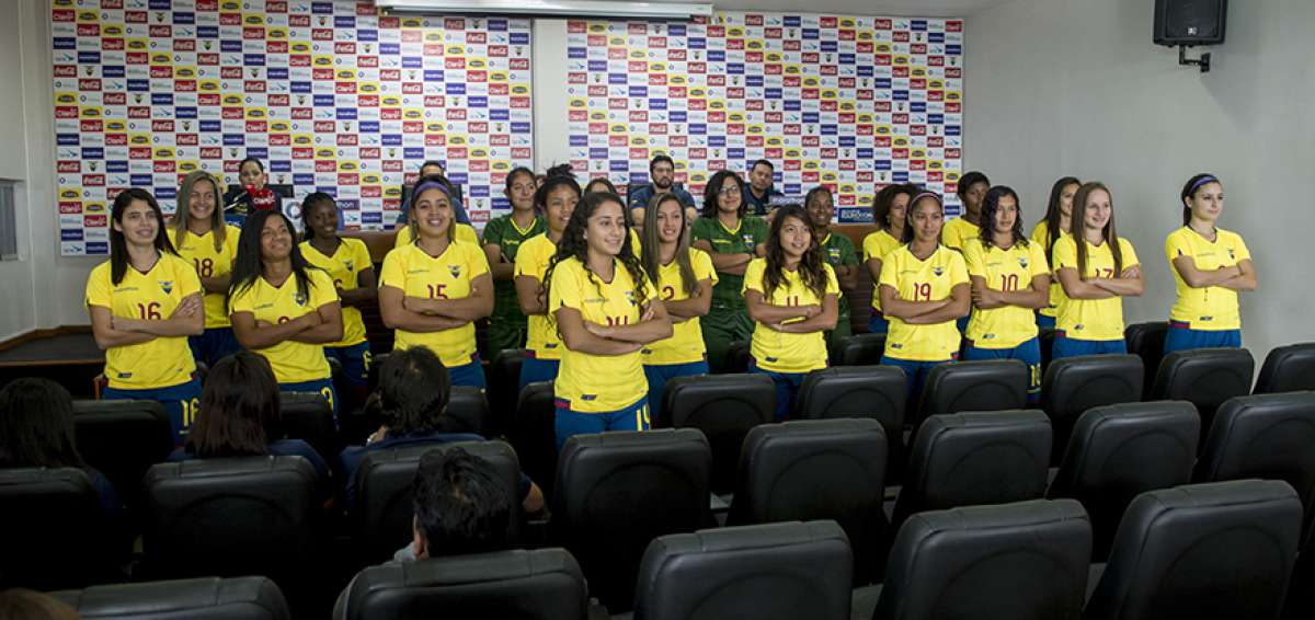 Las jugadoras posaron para la prensa en el auditorio de la Casa de la Selecci&oacute;n, donde la DT Vanessa Ar&aacute;uz hizo el anuncio de la n&oacute;mina de convocadas.