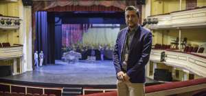 Moreno: "El Teatro Sucre se abrir&aacute; a lo popular"