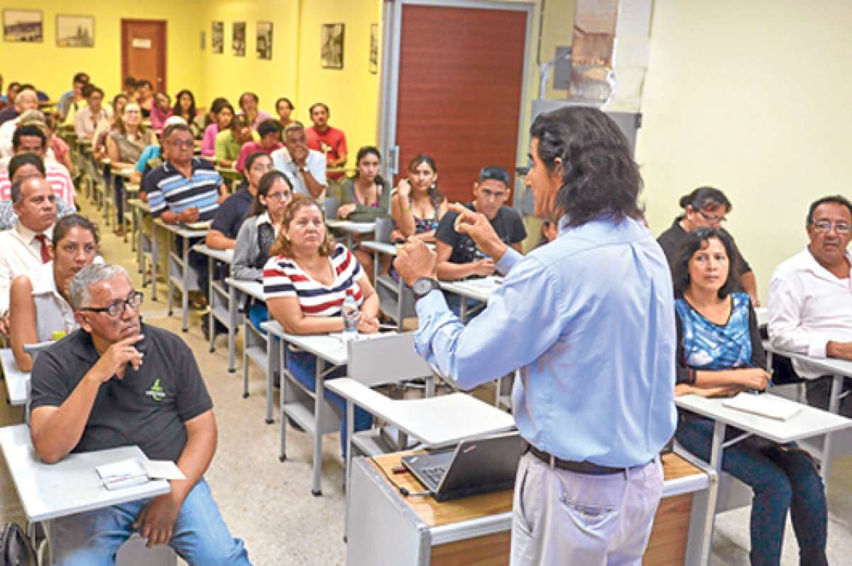Uno de los prop&oacute;sitos del Observatorio Ciudadano es analizar c&oacute;mo es la relaci&oacute;n entre docentes y estudiantes de distintas etnias de Ecuador. Foto: Archivo