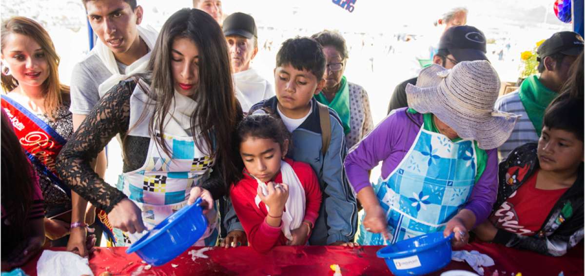 Durante el evento, en el que participaron adultos, j&oacute;venes y ni&ntilde;os, se hizo un trabajo solidario y en equipo.  