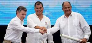 Al entregar las cartas n&aacute;uticas, el presidente Rafael Correa y sus pares, Juan Manuel Santos (Colombia) y Luis Guillermo Sol&iacute;s (Costa Rica), cerraron negociaciones.