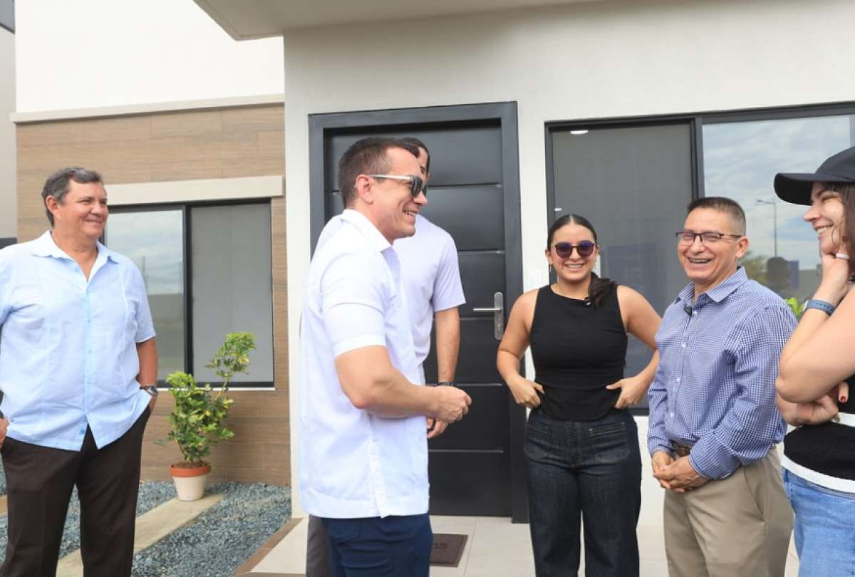 Daniel Noboa tiene como meta llegar a 200.000 soluciones habitacionales