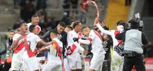 Los seleccionados peruanos celebraron la clasificaci&oacute;n a la final del certamen.
