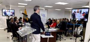 Tras 34 minutos de exposici&oacute;n, Gustavo Jalkh se dirigi&oacute; a la zona asignada al p&uacute;blico, lo que origin&oacute; el problema.