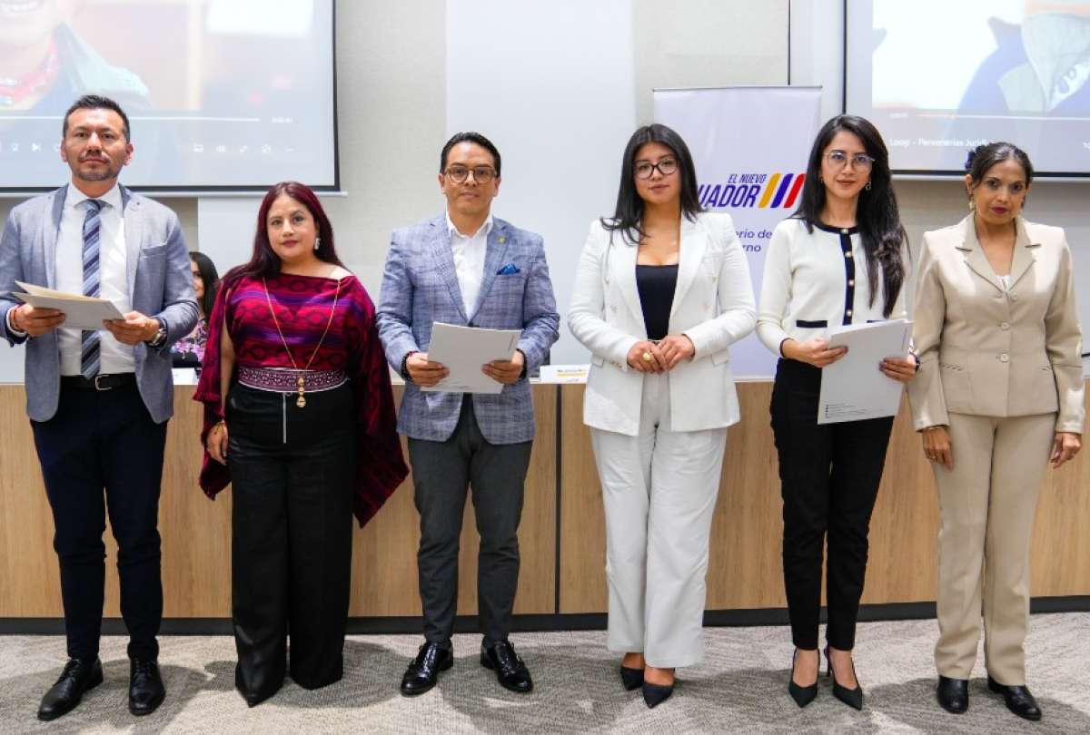 Gobierno entreg&oacute; personer&iacute;as jur&iacute;dicas e hizo registro de directivas de organizaciones lideradas por mujeres. 