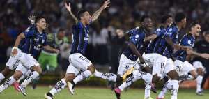 Jonny Uchuari, Emiliano Tellechea, Luis Caicedo, Gabriel Cortez, J&eacute;fferson Orejuela y Christian N&uacute;&ntilde;ez celebran el tanto de Arturo Mina, que le dio la clasificaci&oacute;n a IDV a las semifinales de la Copa Libertadores.   