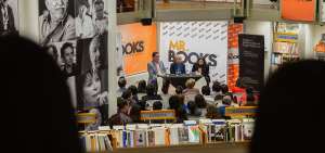 Un centenar de lectores escuch&oacute; el di&aacute;logo entre los escritores &Oacute;scar Vela Descalzo, Jorge Volpi y Mar&iacute;a Auxiliadora Balladares. Ecuador es el primer pa&iacute;s de una gira que realiza el mexicano.