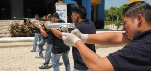 Los tipos de armas y c&oacute;mo manejarlas desde su entrega, limpieza, entre otros detalles, son parte de los cursos.