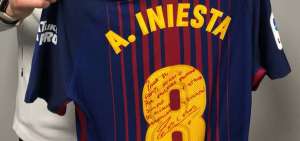 Sergio Ramos tiene la &uacute;ltima camiseta de Iniesta en un cl&aacute;sico