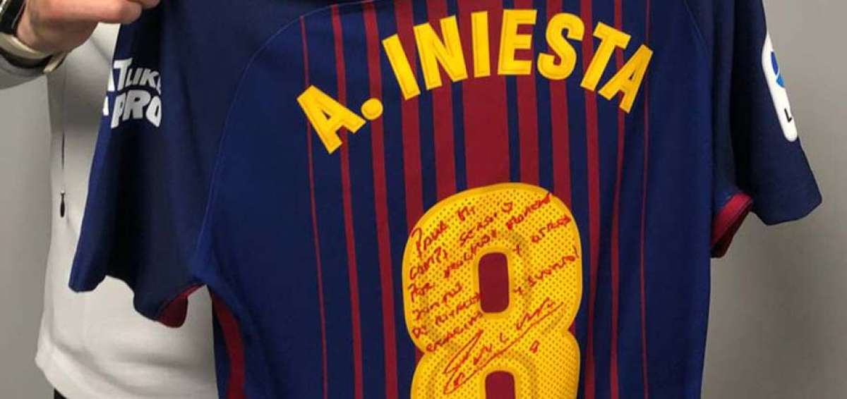 Sergio Ramos tiene la &uacute;ltima camiseta de Iniesta en un cl&aacute;sico
