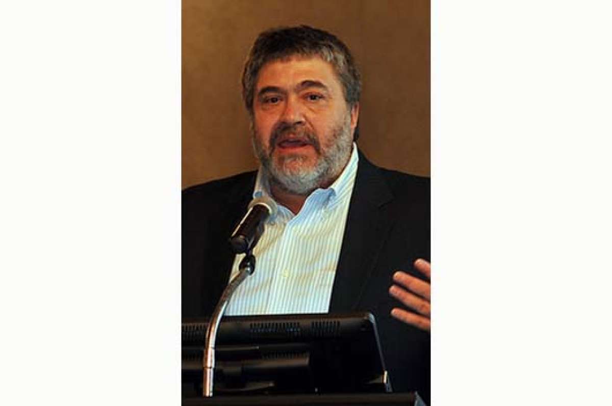 El motivador Jonathan Medved ofreci&oacute; su charla en ingl&eacute;s, en el gabinete ampliado.