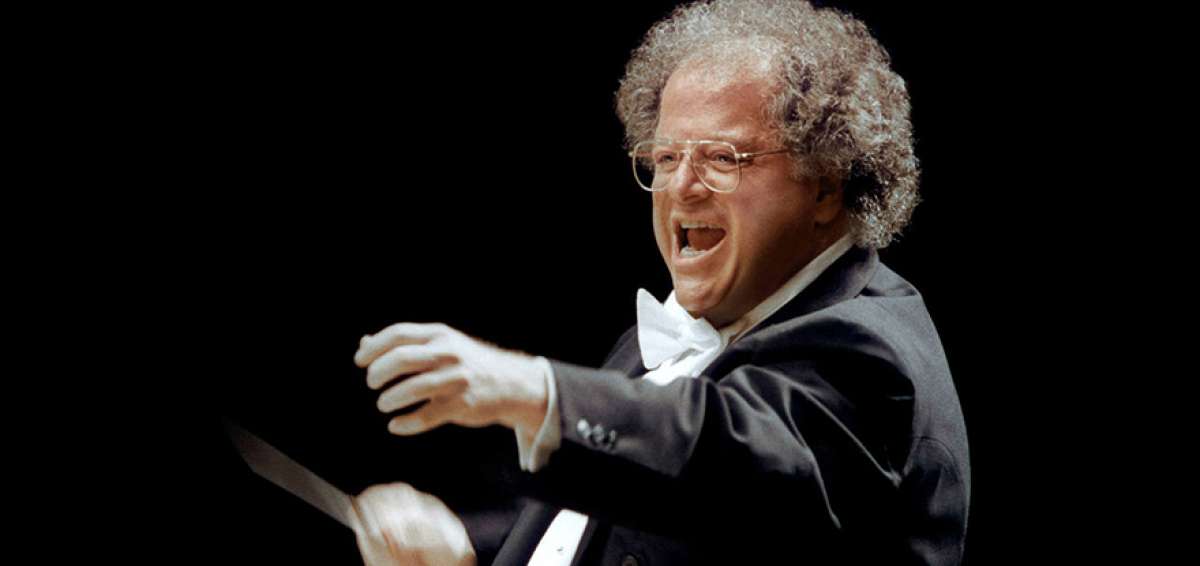 &rarr;Levine fue director musical de la &Oacute;pera del Metropolitan en Nueva York desde 1976 hasta 2016. Tambi&eacute;n dirigi&oacute; la Orquesta Sinf&oacute;nica de Boston.