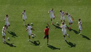 Los jugadores de Alemania realizaron ejercicios de recuperaci&oacute;n tras eliminar a Francia en cuartos de final. Foto: AFP.