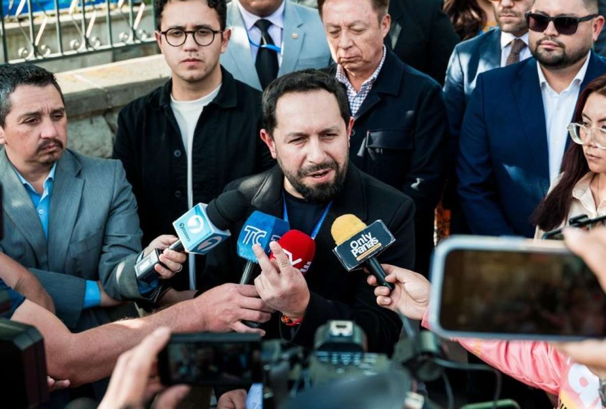 Foto: Adrián Castro presentó una denuncia por posibles irregularidades en hospitales de Cuenca