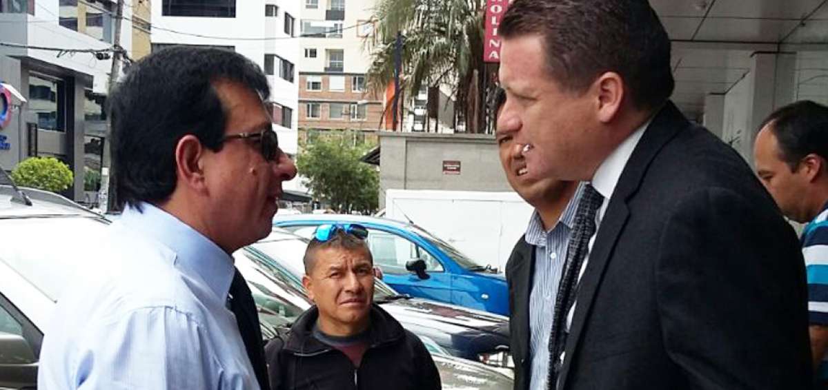Juan Manuel Aguirre (der.), profesional en Derecho, trabaj&oacute; siete meses como vocal principal durante la administraci&oacute;n de Joselito Cobo (izq.) en 2015. 