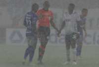 El partido entre Liga de Quito y Emelec se suspendió por la tormenta eléctrica