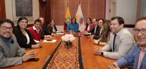 La presidenta de la Asamblea (c), recibi&oacute; a Mar&iacute;a Paula Romo, ministra delegada por el presidente Len&iacute;n Moreno, para entregar la terna para la Vicepresidencia. Se reunieron con los jefes de bancadas de la Legislatura.