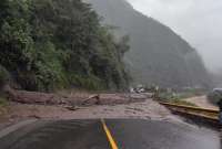 Deslizamientos de tierra cerraron las vías Alóag-Santo Domingo y Calacalí-Nanegalito