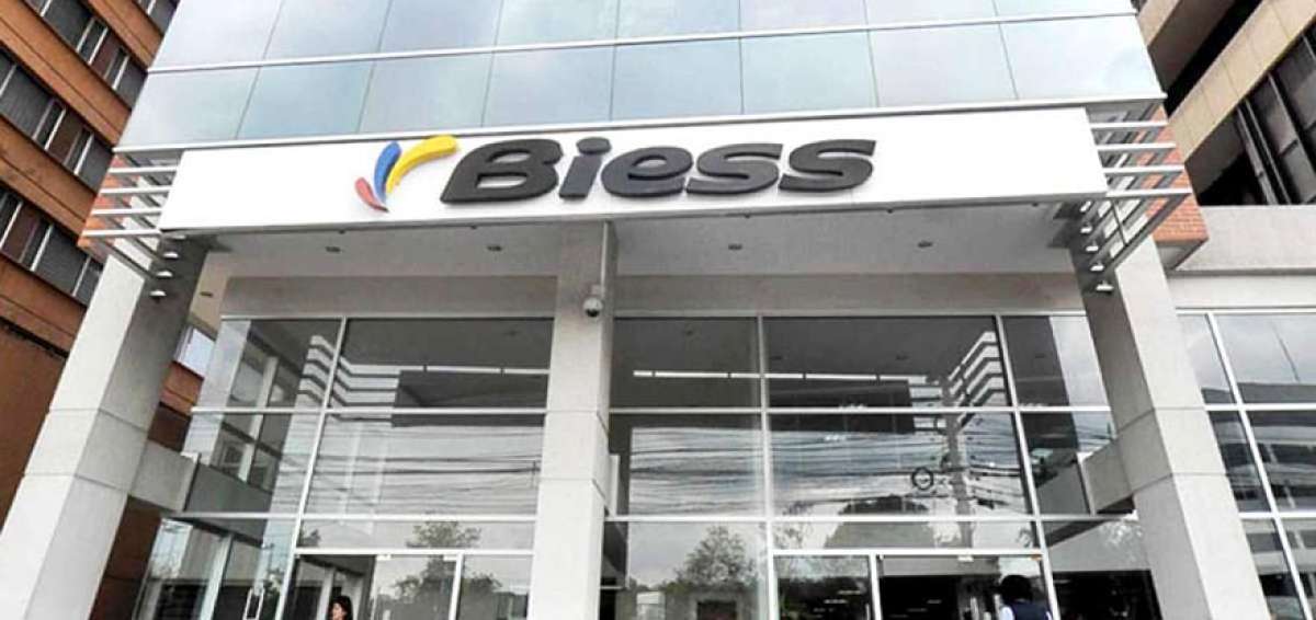 El Biess estudia emitir su propia tarjeta de cr&eacute;dito