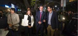 Luz Adriana Camargo, experta en medidas cautelares y &Eacute;dison Lanza relator de la CIDH, junto a Ricardo Rivas durante el plant&oacute;n realizado el viernes.