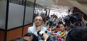  El exsecretario jur&iacute;dico de la Presidencia asegur&oacute; que no saldr&aacute; del pa&iacute;s, pues no ha recibido dinero il&iacute;cito y tiene que &ldquo;defender su honra&rdquo;.