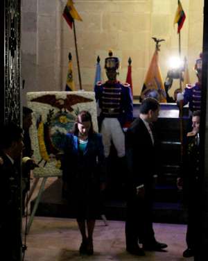 El escudo nacional adorna la tumba de Sucre (GALER&Iacute;A Y VIDEO)