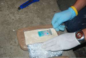 La droga era mezclada con arena, harina de pescado y balanceado para evitar su detecci&oacute;n. Foto: Cortes&iacute;a 
