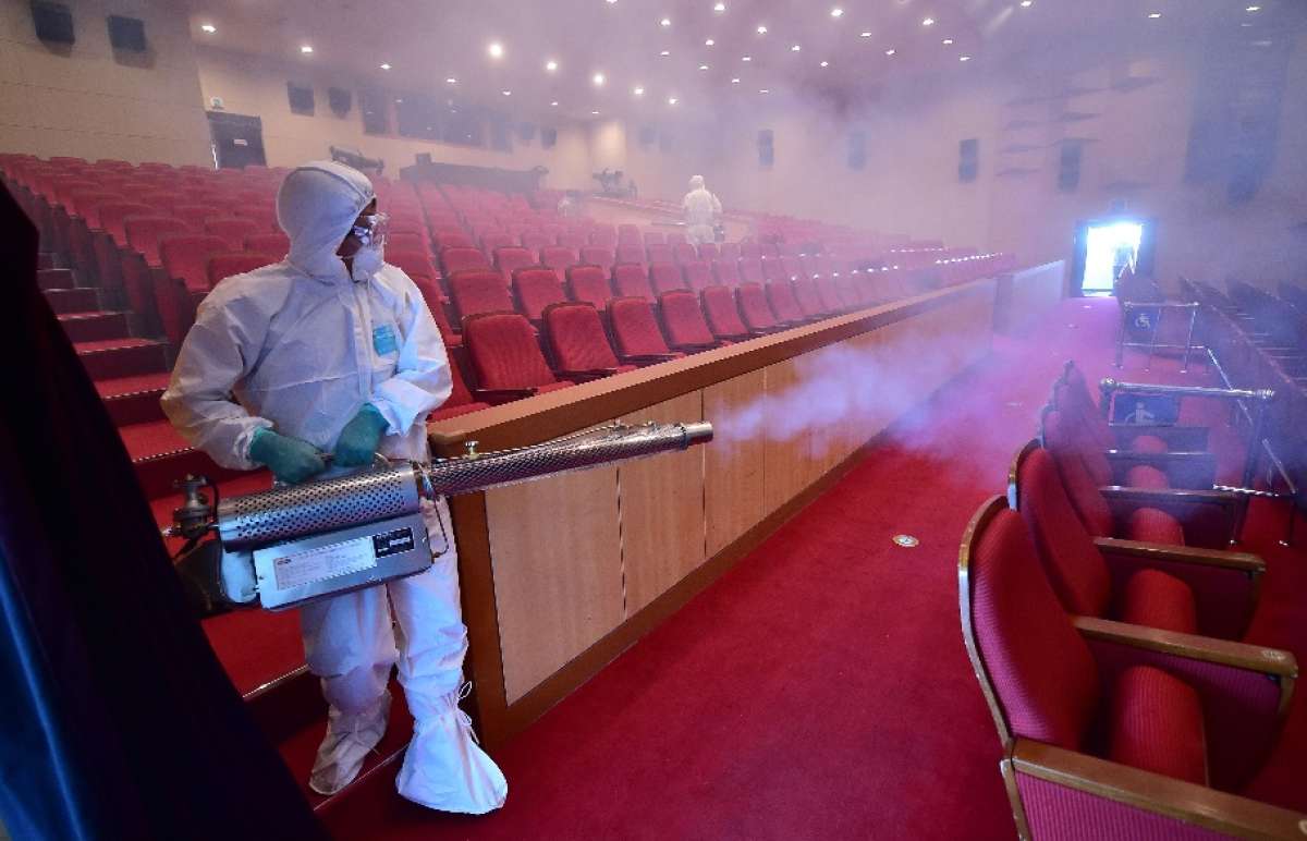 Las fumigaciones en lugares p&uacute;blicos Corea del Sur contin&uacute;an en las &uacute;ltimas semanas. Foto: AFP 