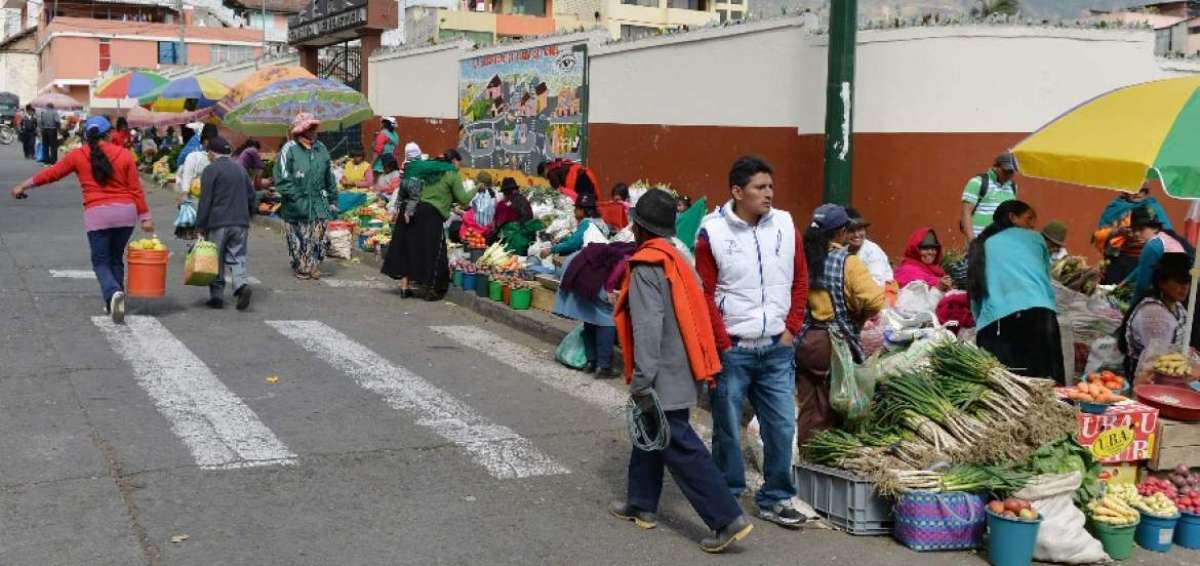 Durante las Fiestas de las Flores y las Frutas se incrementar&aacute; los operativos de control contra el comercio informal. 
