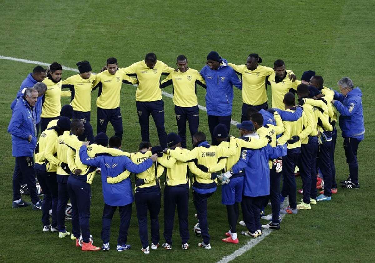 Los cantantes realizaron canciones para alentar a la Tri, que juega hoy en Curitiba (Brasil)Foto: EFE