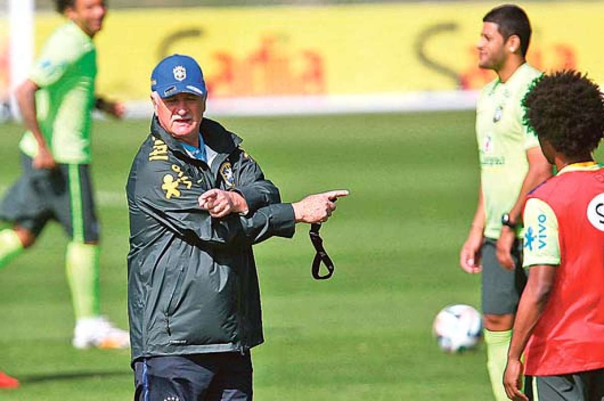 Scolari detect&oacute; muchos errores en pr&aacute;ctica de Brasil