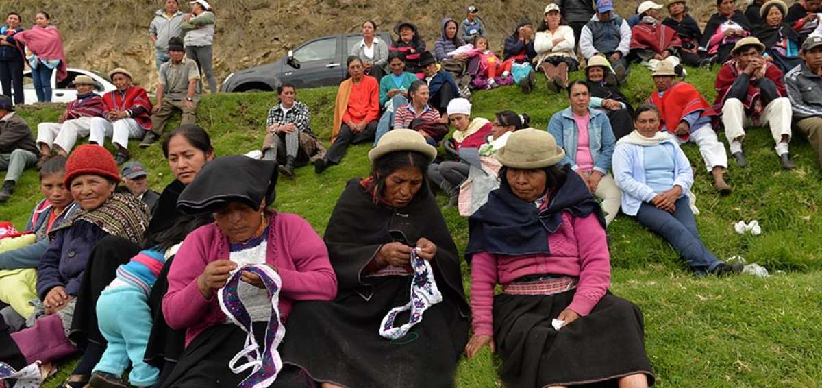 Hasta Latacunga llegan centenares de ind&iacute;genas en busca de una posibilidad de empleo. Muchos se quedan en parques pidiendo caridad, otros buscan trabajo en los mercados. El n&uacute;mero de migrantes es alto.